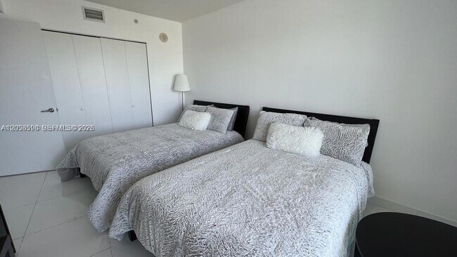 Building Photo - 150 Sunny Isles Blvd