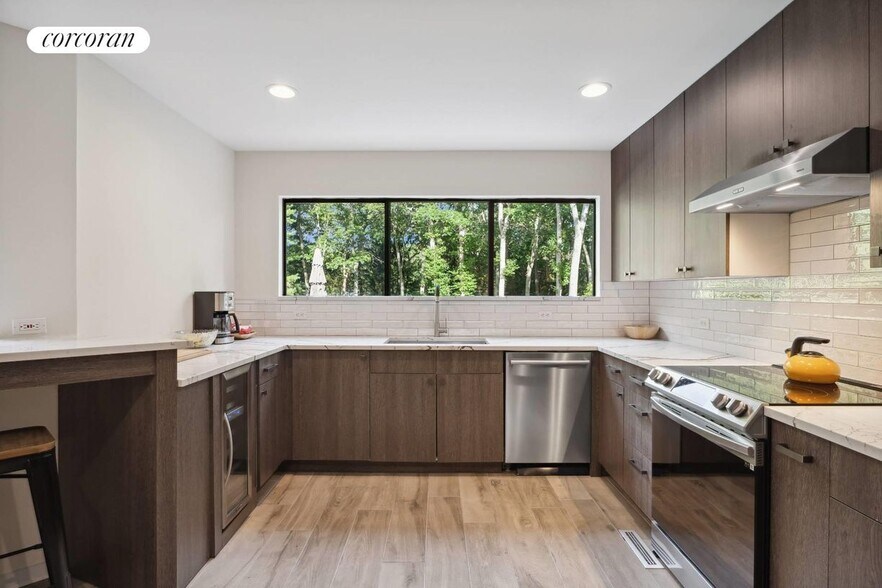 Building Photo - 26 Woodland Way