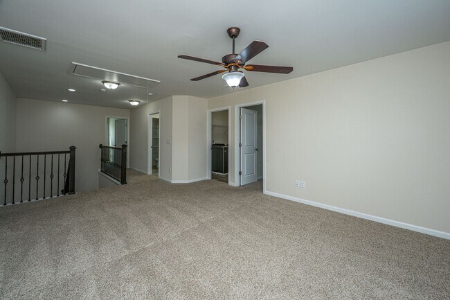 Building Photo - 201 Bigleaf Ct