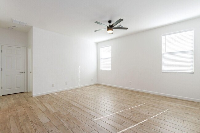 Building Photo - 10617 S 55th Dr