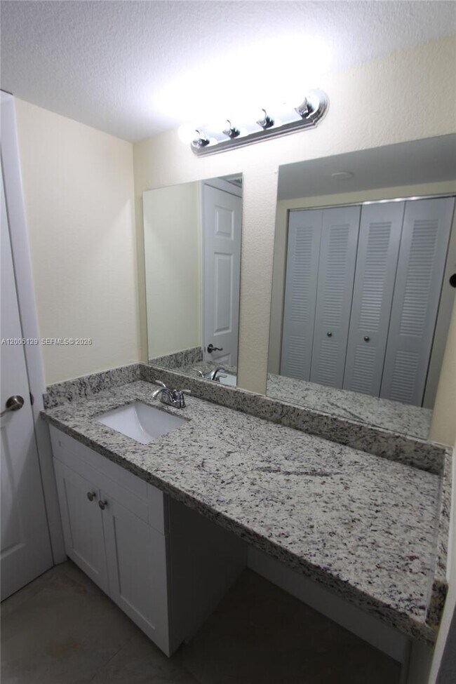 Building Photo - 2890 N Oakland Forest Dr