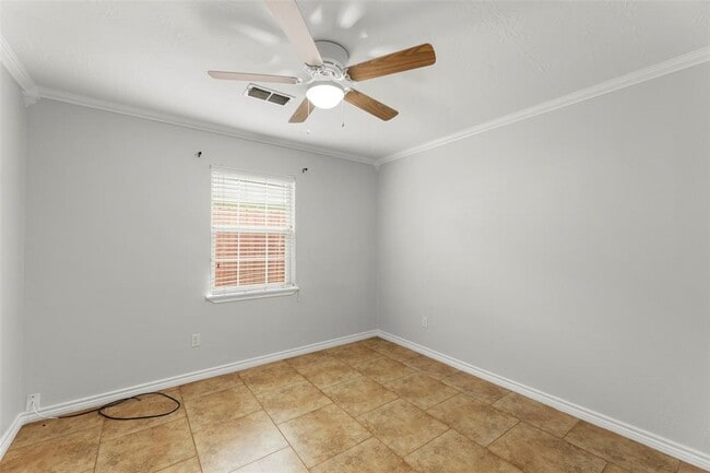 Building Photo - 519 Guyer St