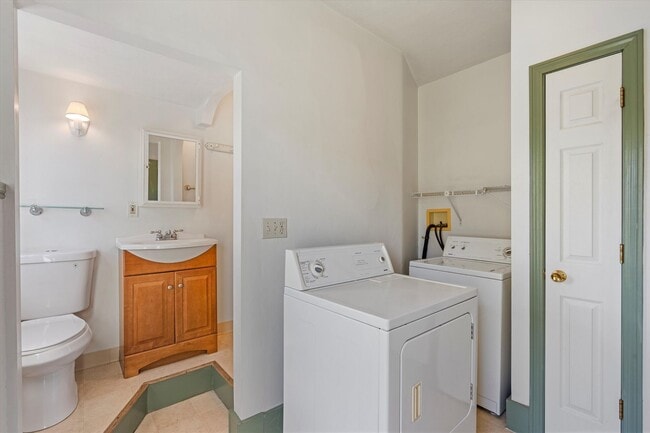 Building Photo - 74 Dartmouth St