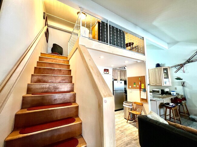 Building Photo - Fully Furnished 1-Bedroom Loft – Sierra Ma...