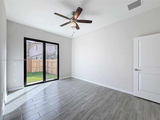 Building Photo - 406 NW 41st St