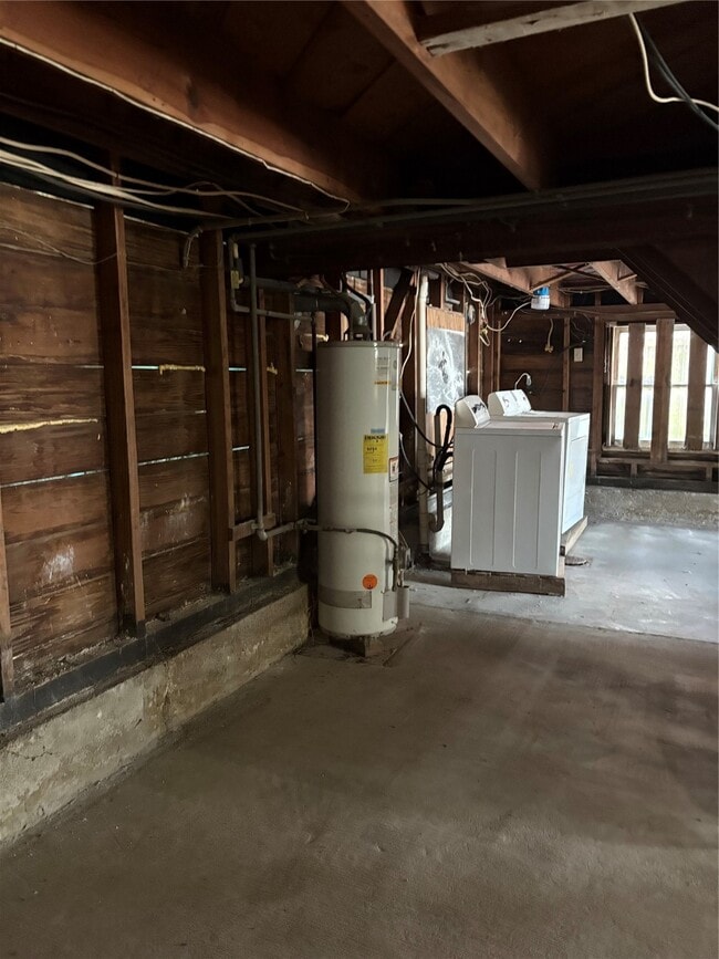 Building Photo - 2011 33rd St