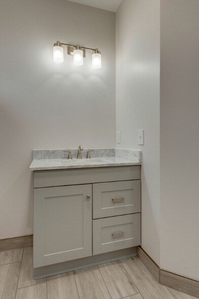 Building Photo - 5413 Country Dr