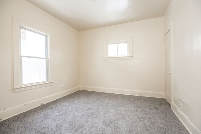 Building Photo - 3331 E 140th St