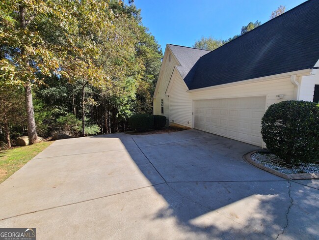 Building Photo - 225 Vinestone Ct