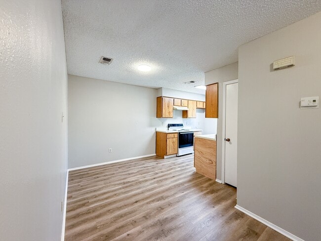 Building Photo - 607 Frostwood Dr