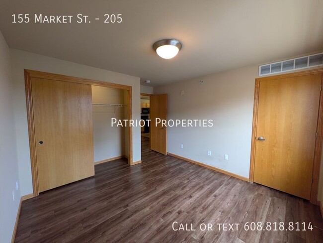 Building Photo - 155 Market St