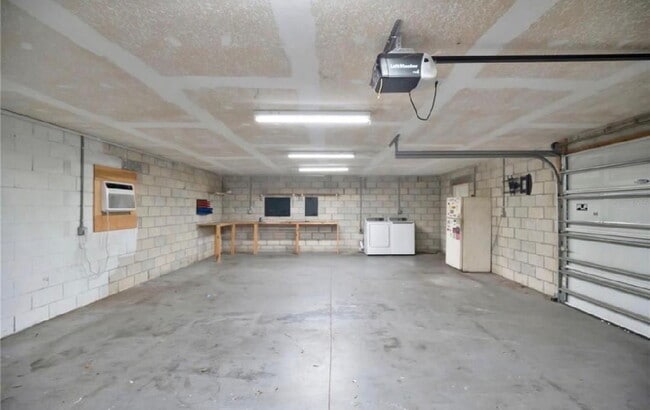 Building Photo - 2400 S Park Ave