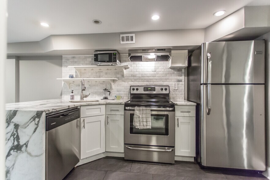 kitchen - 1952 Calvert St NW