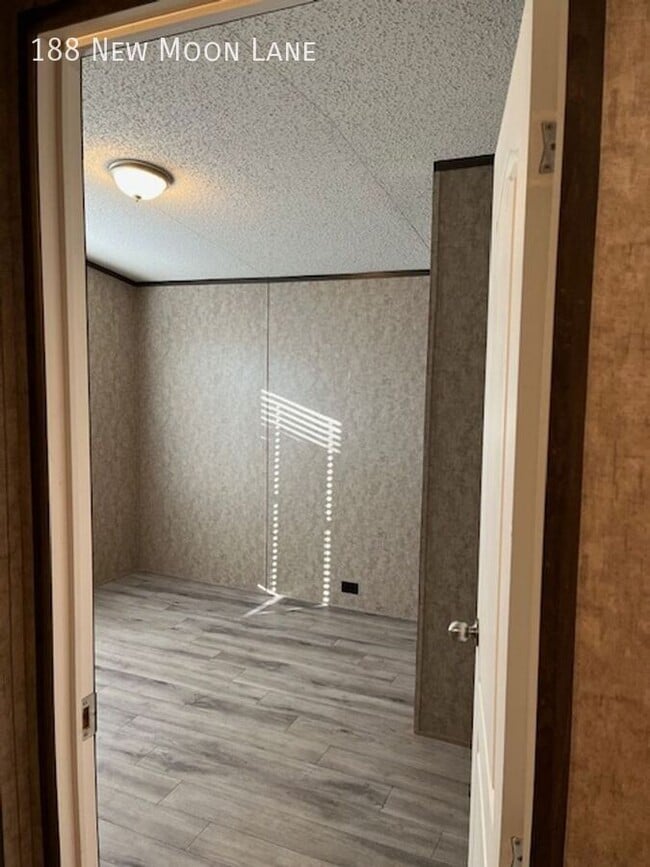 Building Photo - 188 New Moon Ln