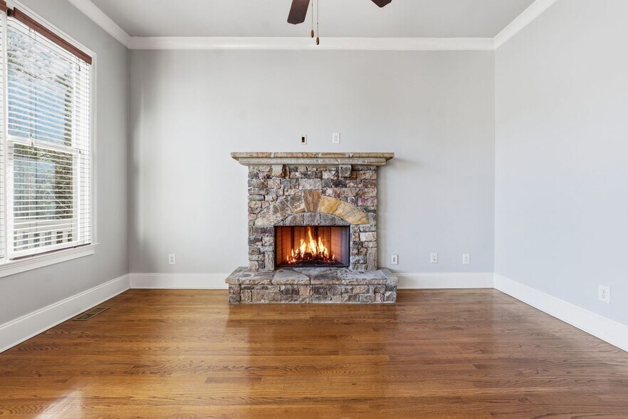 Building Photo - 6437 Blue Water Dr
