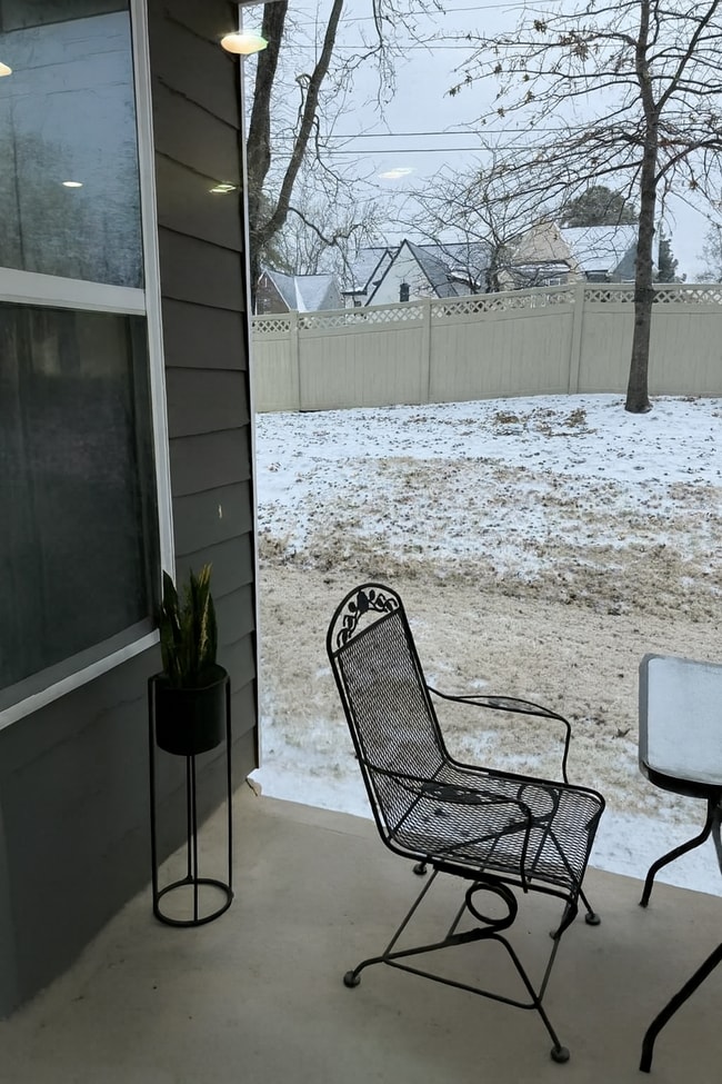 Building Photo - 850 New Derby Ln