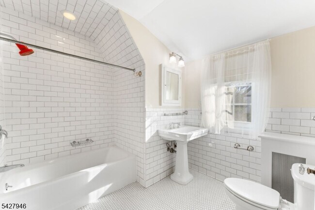 Building Photo - 57 Pomander Walk