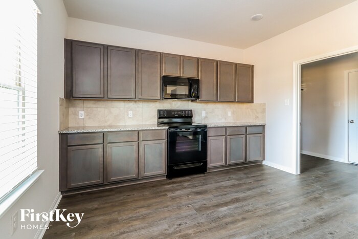 Building Photo - 14705 Country Club Dr