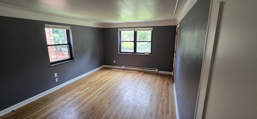 Building Photo - 7115 Eastlawn Dr
