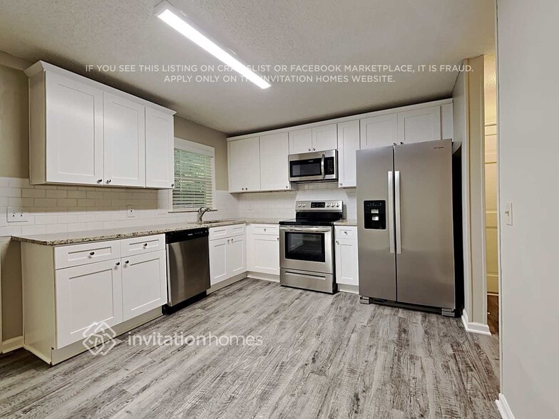 Building Photo - 1371 Willowbrook Dr SW