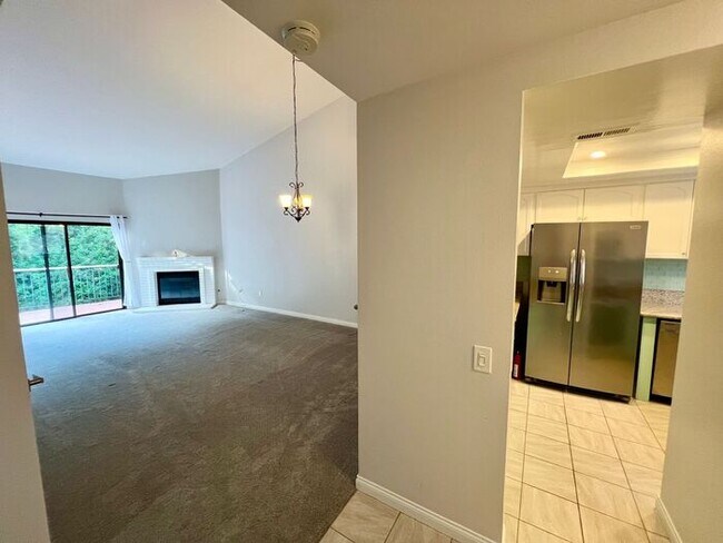 Building Photo - Beautiful 3-Bedroom Condo in Villas at Cal...