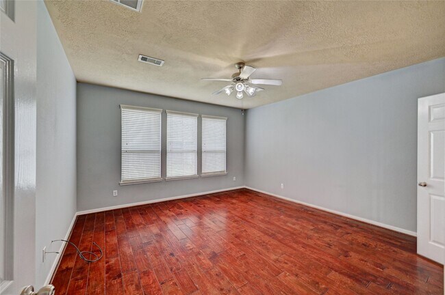 Building Photo - 2409 Shorebrook Dr