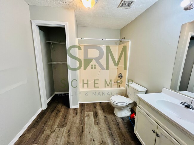 Building Photo - Spacious 3BR ranch in the Hazelwood neighborhood!