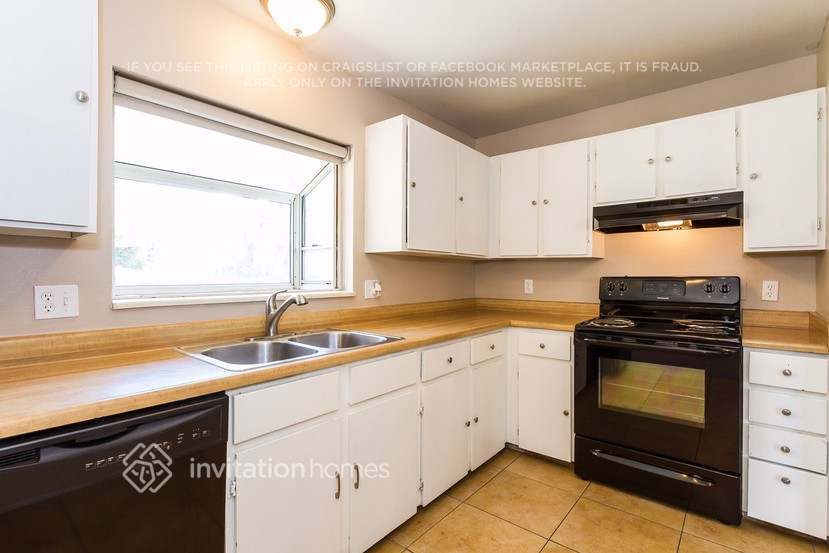 Building Photo - 10912 Birch Dr