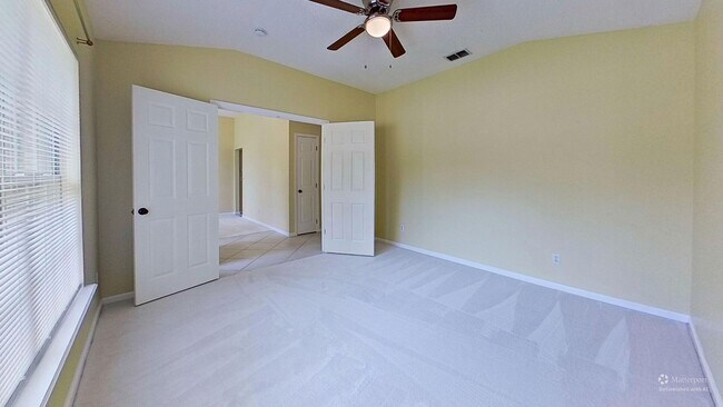 Building Photo - Welcome home - Charming 3 Bedroom in Hatton Chase!