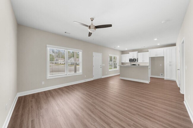 Building Photo - 135 Avalon Trce