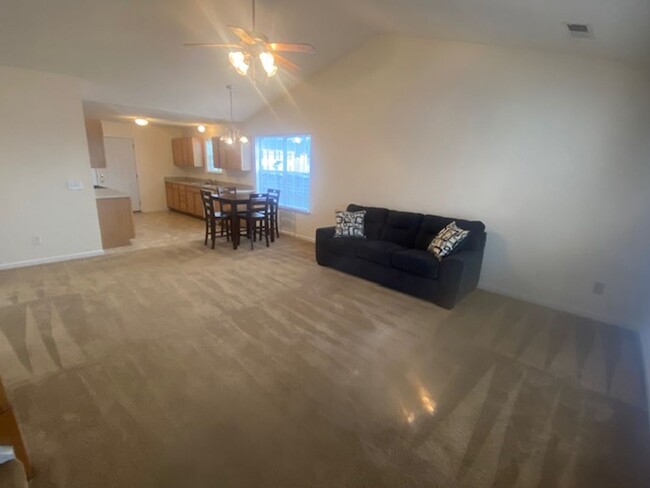 Building Photo - Spacious 3-Bedroom Home with Loft & Large ...