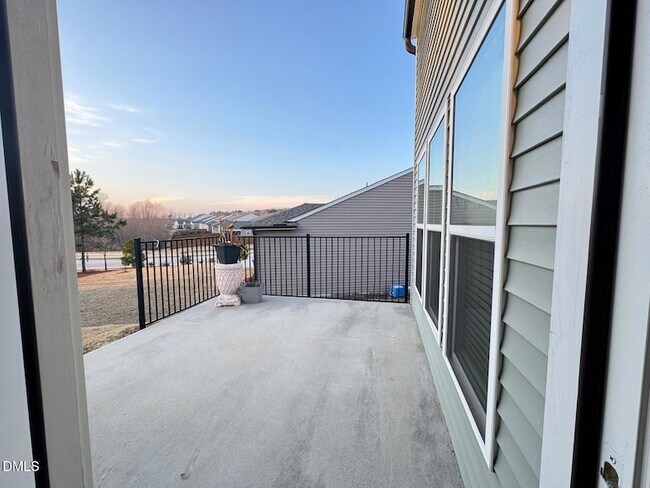 Building Photo - 2323 Bethpage Dr