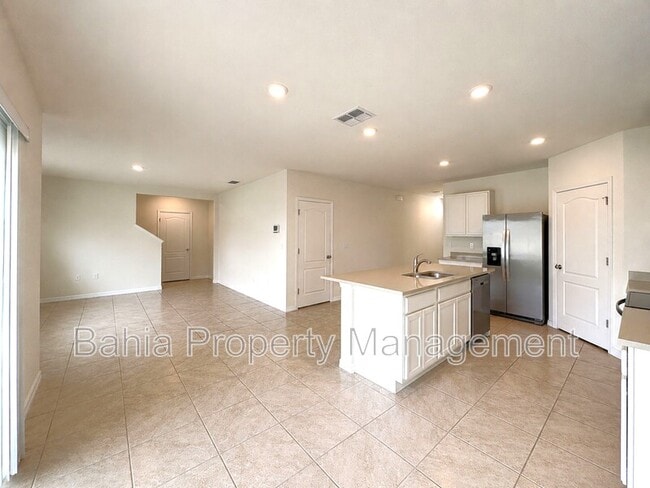 Building Photo - 869 Ambleside Dr