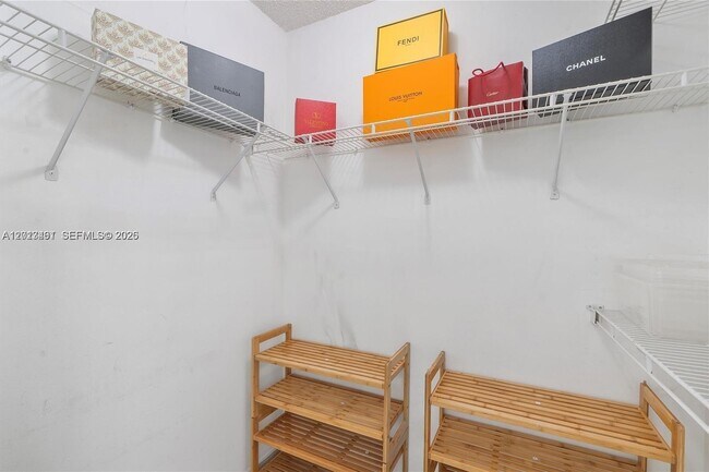 Building Photo - 1155 Brickell Bay Dr