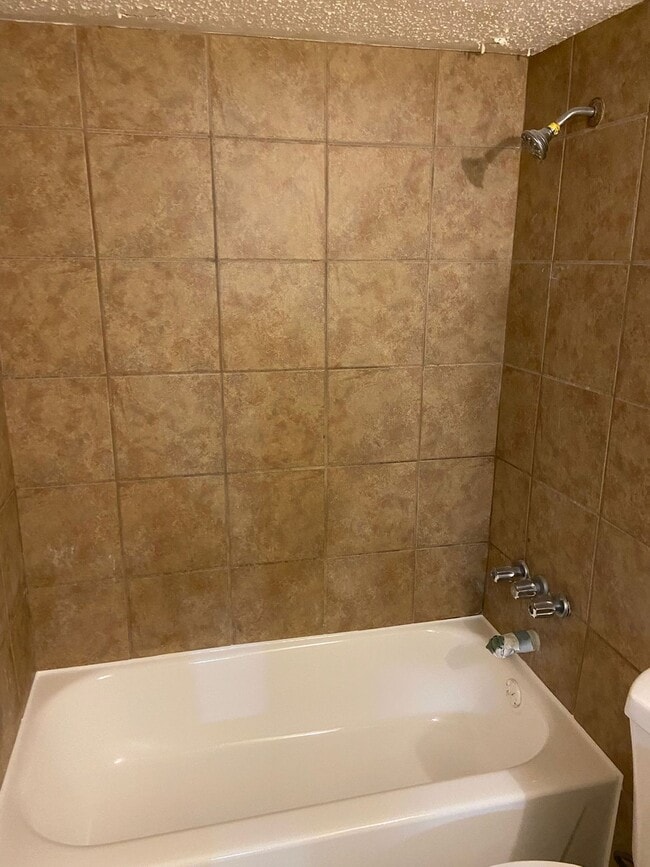 Building Photo - Cozy 2/1 Apartment, Move in Ready, Move in Special!