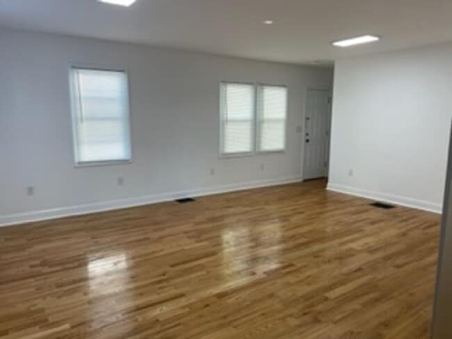Building Photo - Beautiful 3 Bedroom House for Rent in Neptune!