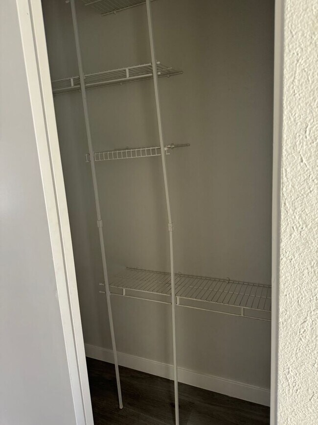 Building Photo - Stylish Modern 3 bed 2 bath house