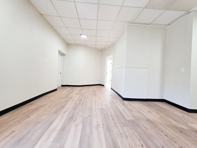 Building Photo - 135 E Main St