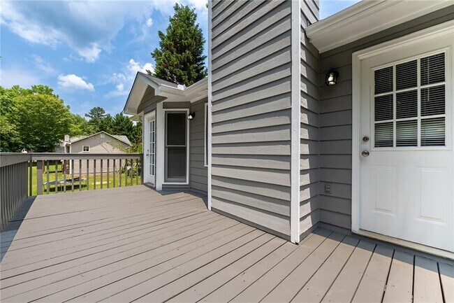 Building Photo - 493 Silverthorne Cir
