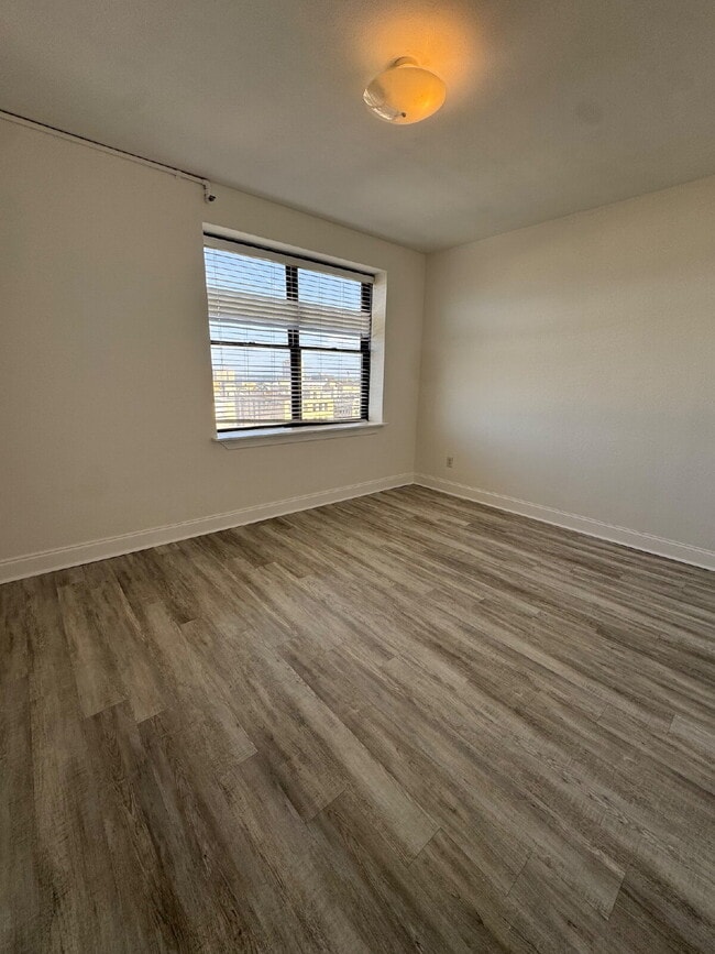 Building Photo - 1 Bedroom 1 bath with a view in downtown Jacksonville