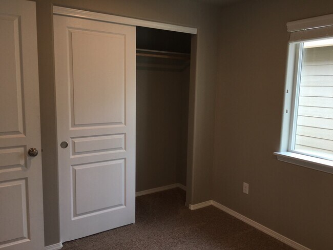 Building Photo - 3 Bedroom / 2 Bathroom Home in Sisters Ore...