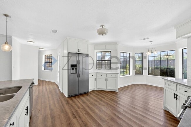 Building Photo - 3901 High Rd