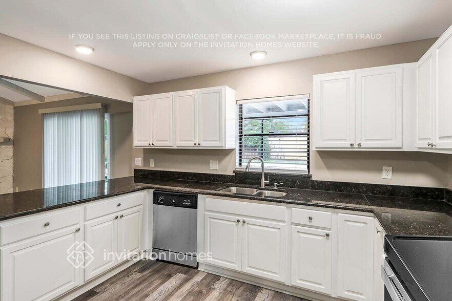 Building Photo - 933 Hillrise Dr