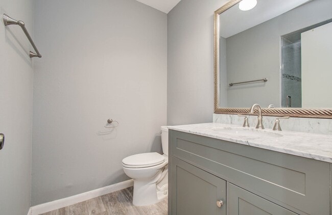 Building Photo - 402 Bendwood Dr