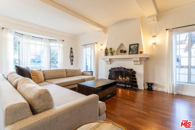 Building Photo - 4198 Angeles Vista Blvd