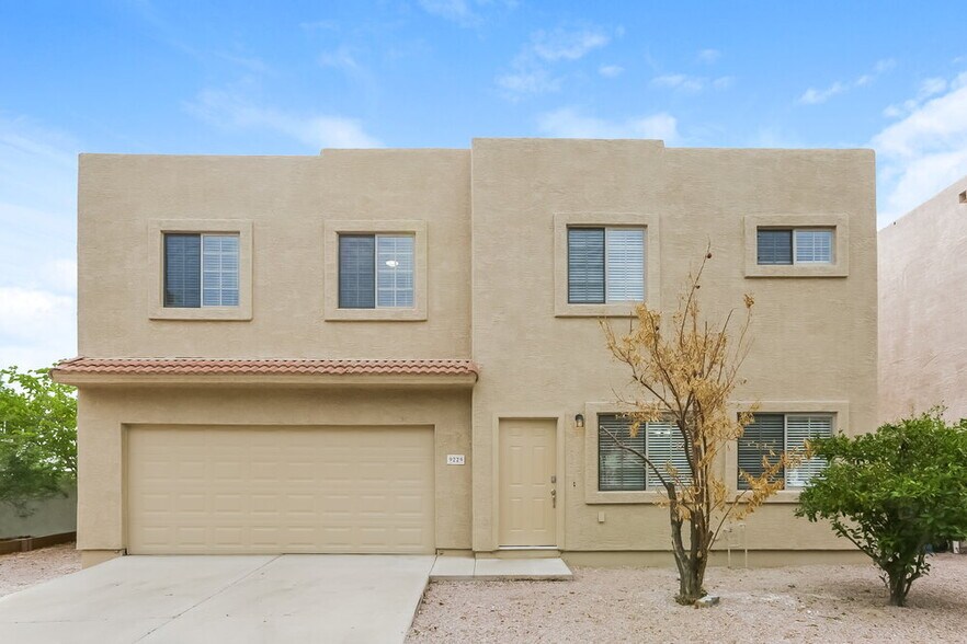 Primary Photo - 9229 S Las Lomitas Pl