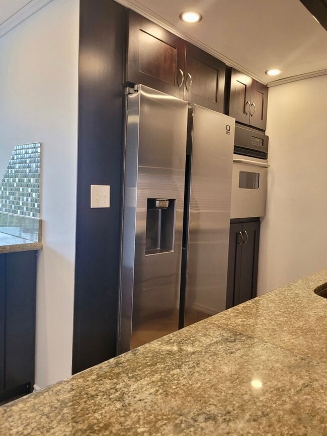 Building Photo - AVAILABLE for Rent : 3 Bedroom, 2 Bathroom...