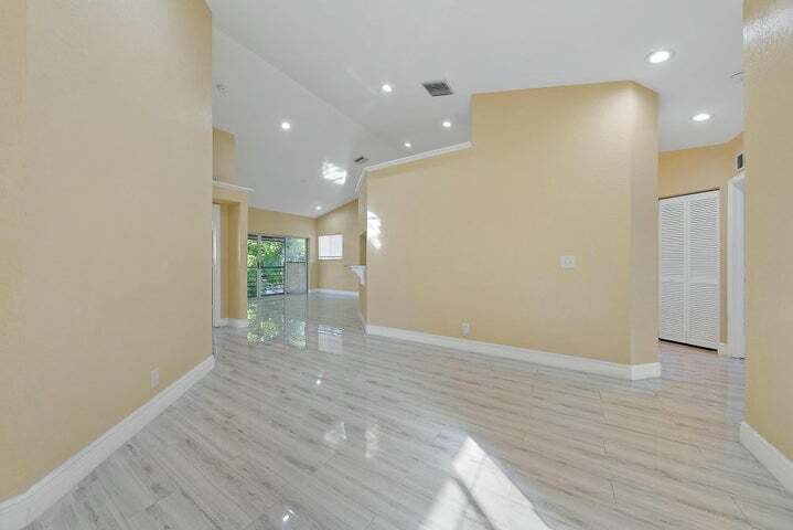 Building Photo - 13 Via de Casas Sur