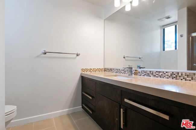 Building Photo - 2102 Century Park Ln