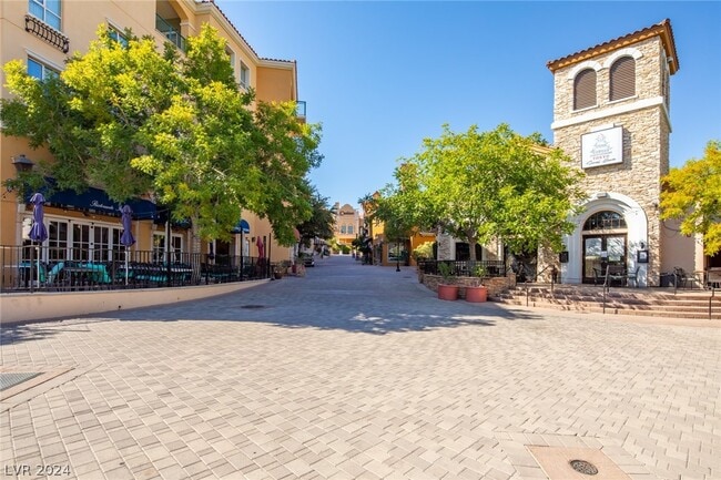 Building Photo - 30 Strada Di Villaggio